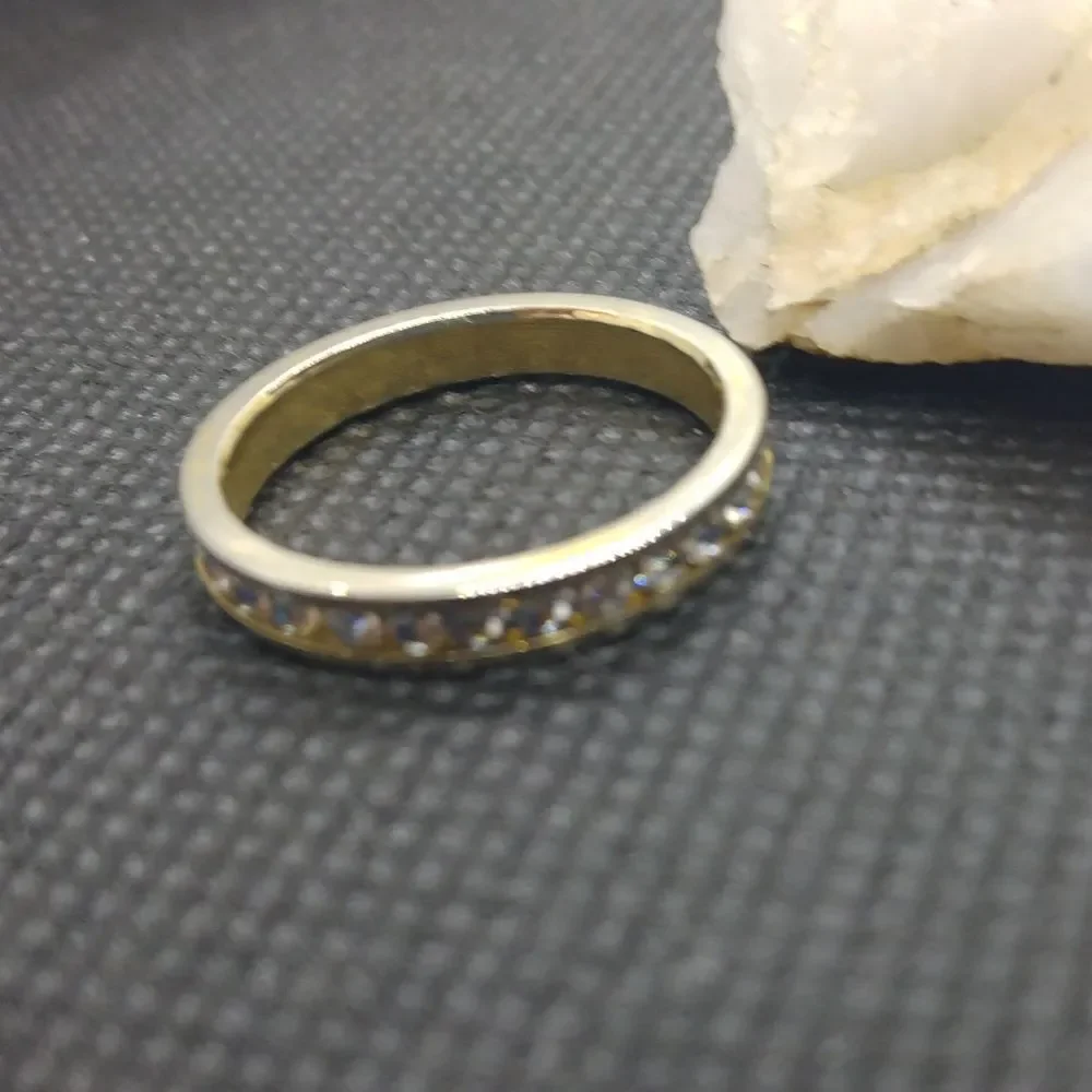 Round sheen brilliant crystal halo‎ ring size 6
